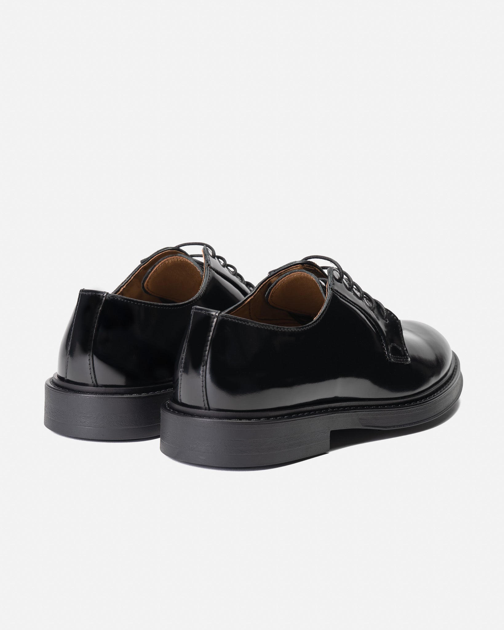 Derby Nera con Suola in Gomma